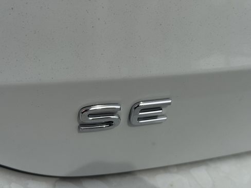 New 2025 Volkswagen Taos SE image 11