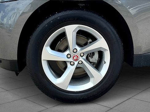 Used 2019 Jaguar F-PACE Premium image 19