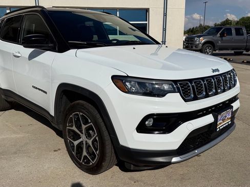 Used 2024 Jeep Compass Limited AWD/4WD image 3