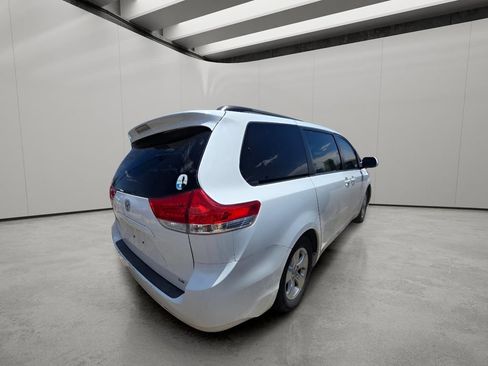 Used 2013 Toyota Sienna LE FWD image 10