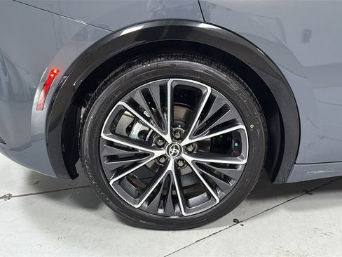 Certified 2025 Toyota Prius XLE image 22