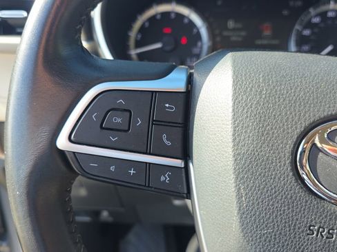 Used 2023 Toyota Highlander XLE image 29