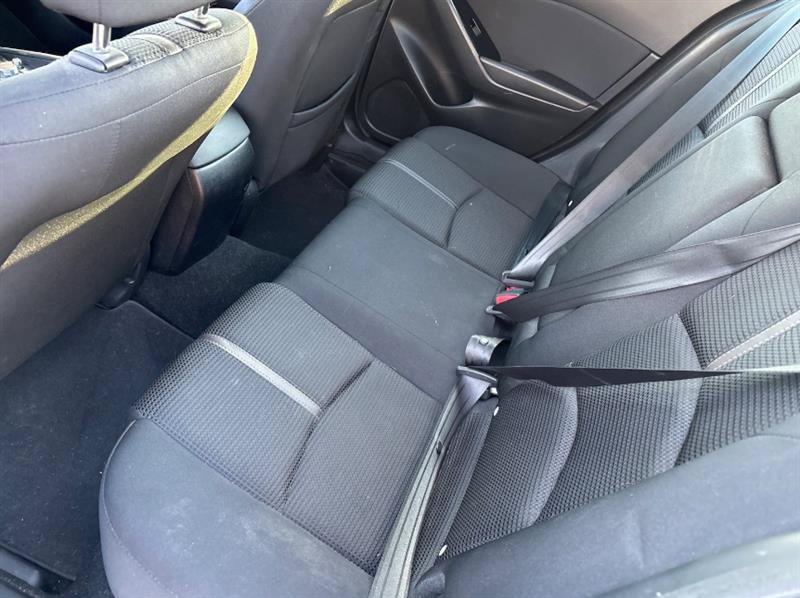 Used 2018 MAZDA MAZDA3 Sport w/ Preferred Equipment Package FWD image 5