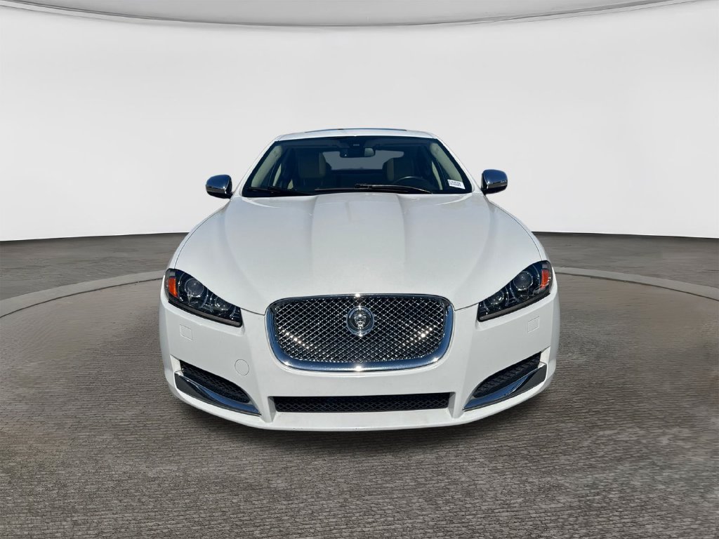 Used 2013 Jaguar XF RWD image 2