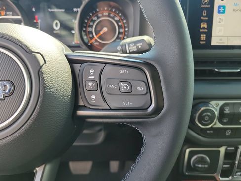Used 2025 Jeep Gladiator Mojave w/ Convenience Group AWD/4WD image 25