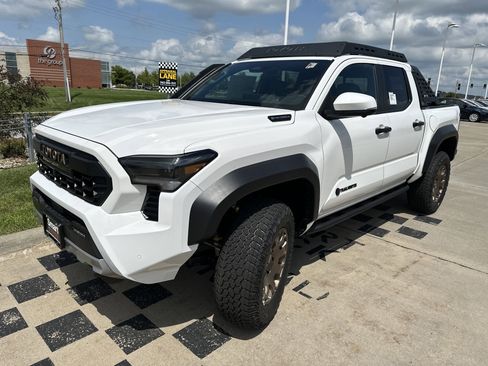 New 2025 Toyota Tacoma Trailhunter Hybrid image 3