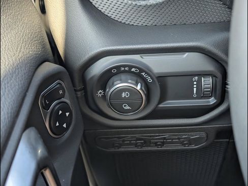 Used 2024 Jeep Gladiator Rubicon w/ Convenience Group AWD/4WD image 23