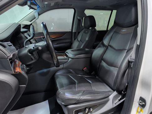 Used 2019 Cadillac Escalade ESV Premium Luxury image 7