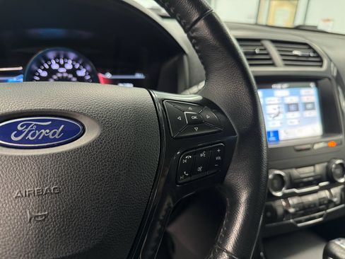 Used 2019 Ford Explorer XLT w/ Equipment Group 201A AWD/4WD image 23