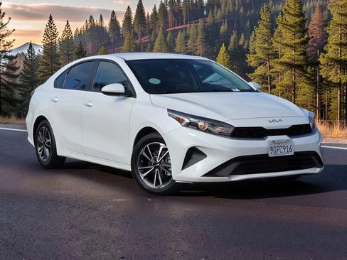 Used 2023 Kia Forte LXS FWD image 2