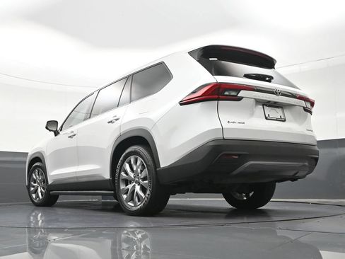 Used 2024 Toyota Grand Highlander AWD Hybrid image 26
