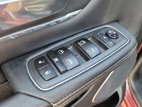 Used 2023 RAM 1500 Laramie AWD/4WD image 13