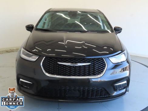 Used 2024 Chrysler Pacifica Select image 10