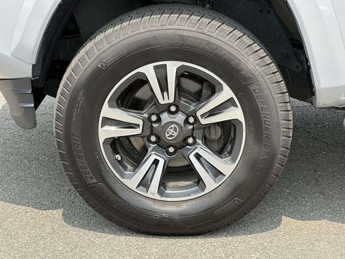 Used 2018 Toyota Tacoma TRD Sport AWD/4WD image 7