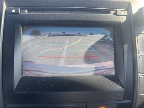Used 2017 Toyota Camry SE FWD image 18