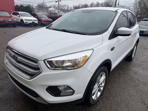 Used 2017 Ford Escape SE image 2