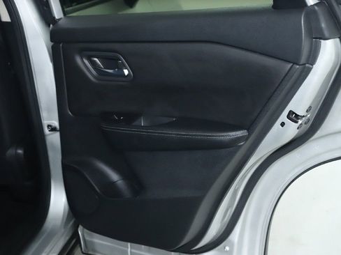 Used 2024 Nissan Rogue SV image 31