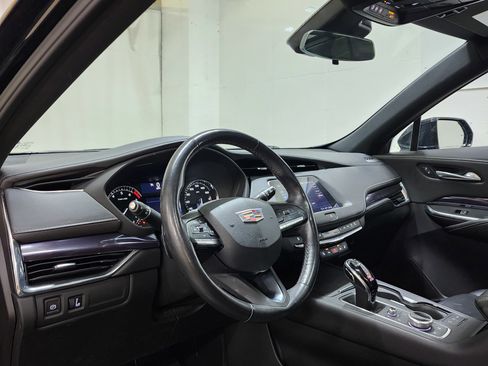 Used 2023 Cadillac XT4 Luxury w/ Cold Weather Package image 13