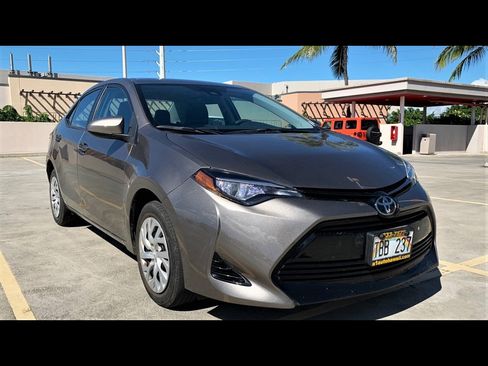 Used 2017 Toyota Corolla LE FWD image 3
