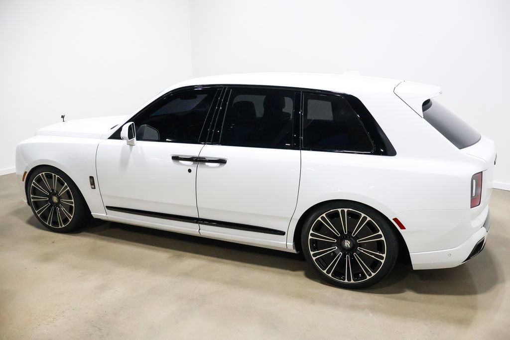 Used 2025 Rolls-Royce Cullinan Black Badge AWD/4WD image 21