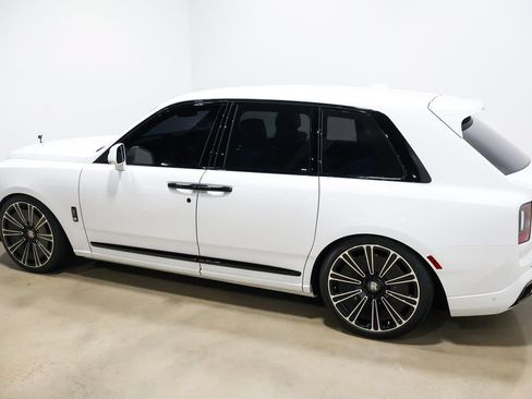 Used 2025 Rolls-Royce Cullinan Black Badge AWD/4WD image 21