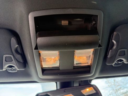 Used 2016 Dodge Challenger SXT image 25