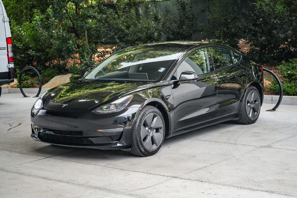 Used 2023 Tesla Model 3 Standard Range RWD image 3
