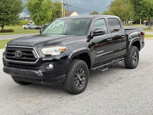 Used 2020 Toyota Tacoma SR5 w/ SR5 Appearance Package (SM) RWD image 4