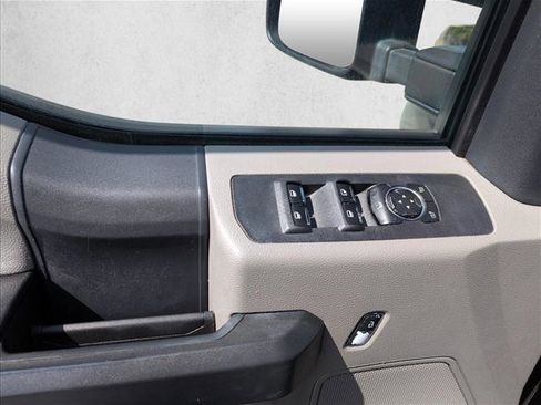 Used 2022 Ford F250 XL w/ Power Equipment Group image 8