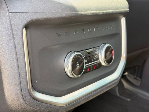 Used 2025 Ford Expedition Platinum AWD/4WD image 24