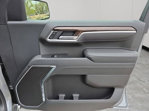 New 2026 GMC Sierra 1500 SLE w/ Preferred Package RWD image 15
