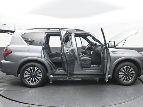 Used 2024 Nissan Armada SL w/ Midnight Edition Package image 43