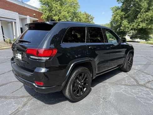 Used 2019 Jeep Grand Cherokee Altitude AWD/4WD image 6