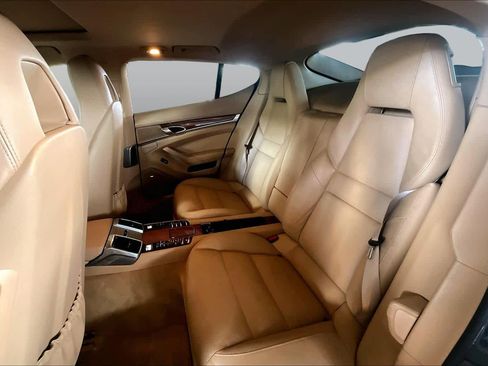 Used 2014 Porsche Panamera RWD image 18