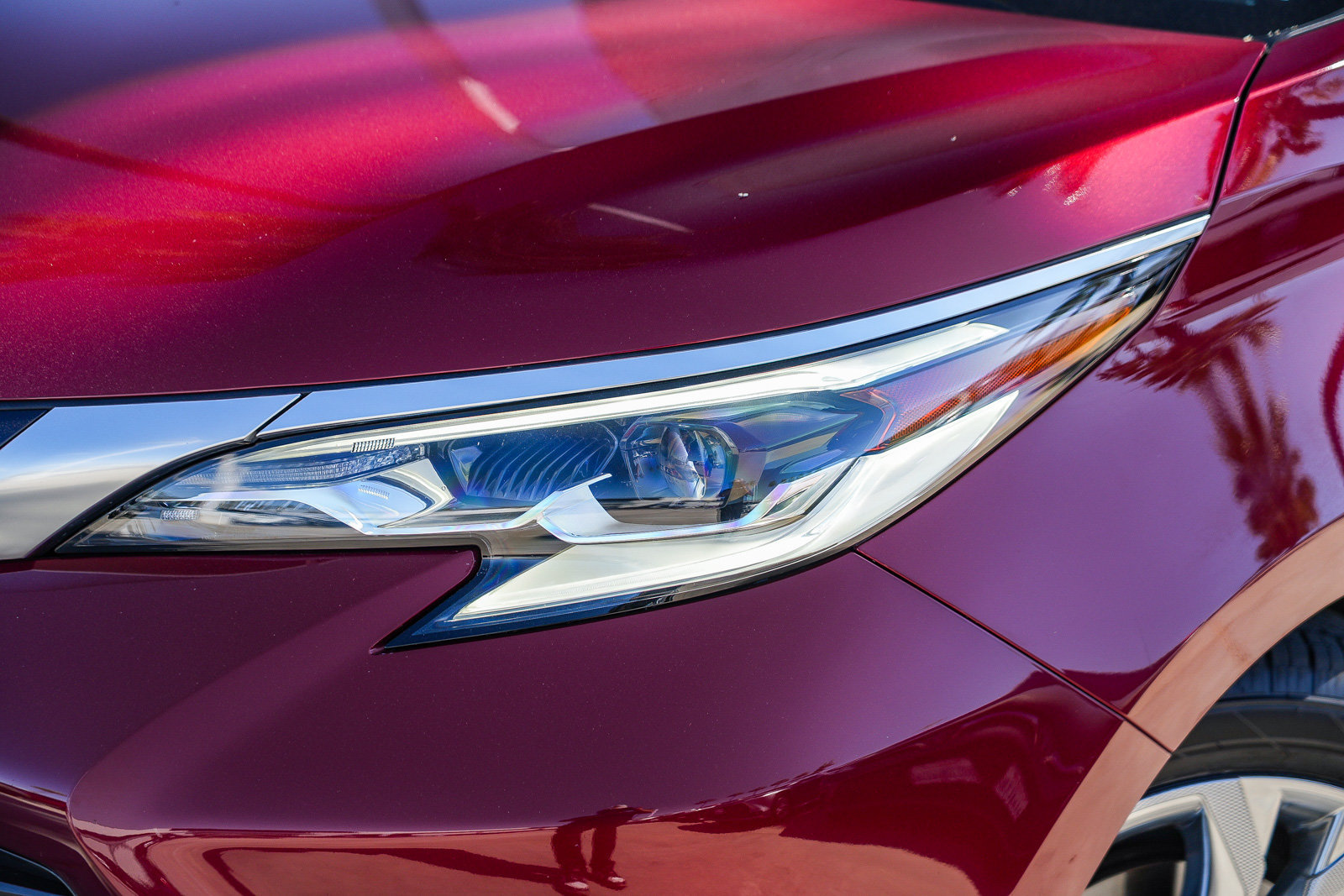 Certified 2022 Toyota Sienna Platinum w/ Outdoor Package (TMS) FWD image 2