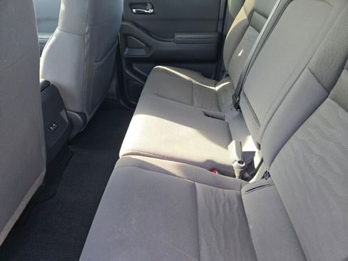 Used 2024 Nissan Frontier SV image 17