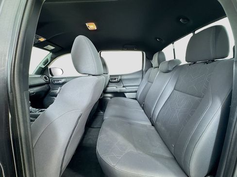 Used 2019 Toyota Tacoma TRD Off-Road AWD/4WD image 10