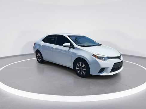 Used 2016 Toyota Corolla LE FWD image 2