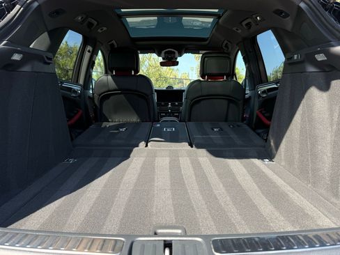 Used 2025 Porsche Macan image 34