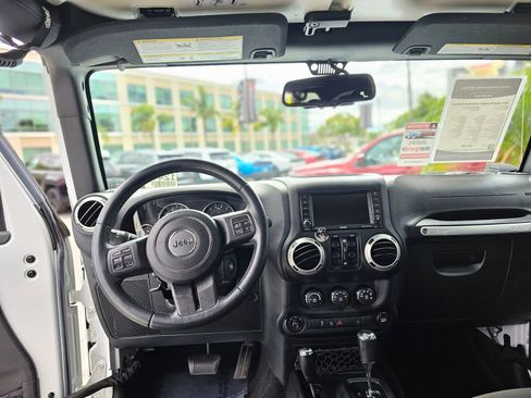 Used 2017 Jeep Wrangler Unlimited Rubicon w/ Connectivity Group AWD/4WD image 25