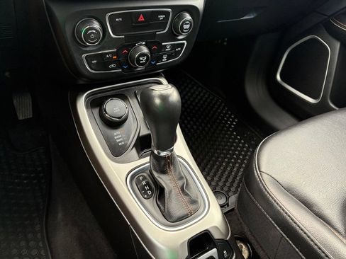 Used 2019 Jeep Compass Latitude w/ Cold Weather Group AWD/4WD image 25