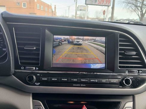 Used 2017 Hyundai Elantra SE FWD image 11