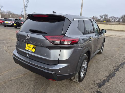 Used 2024 Nissan Rogue S image 8