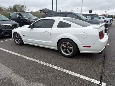Used 2005 Ford Mustang GT Premium image 2