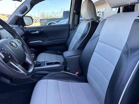 Used 2021 Toyota Tacoma TRD Off-Road image 5