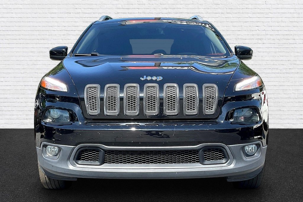 Used 2017 Jeep Cherokee Latitude w/ Cold Weather Group AWD/4WD image 2