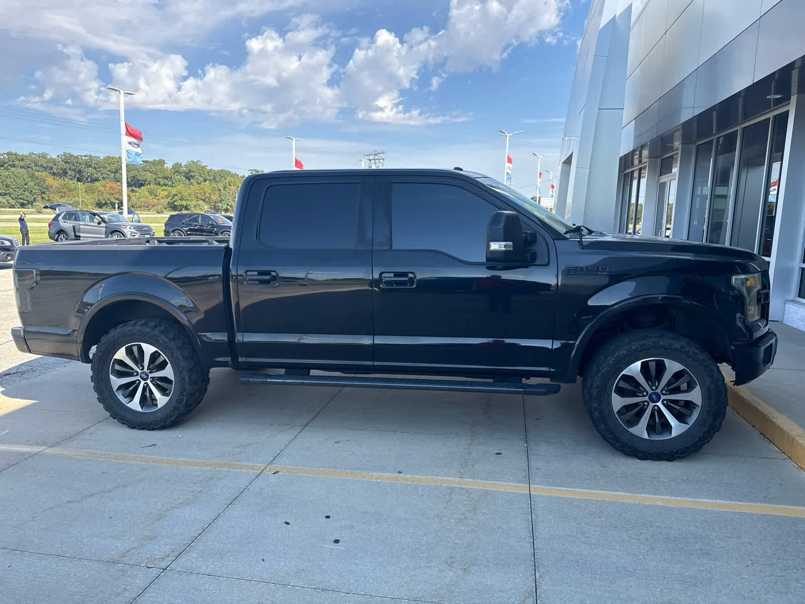 Used 2016 Ford F150 XLT w/ Equipment Group 302A Luxury AWD/4WD image 4