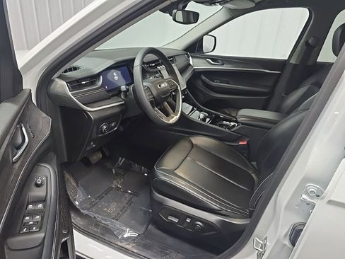 Used 2023 Jeep Grand Cherokee L Limited AWD/4WD image 28