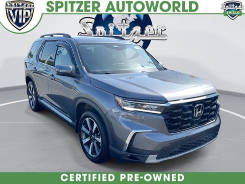 Used 2025 Honda Pilot Touring image 1