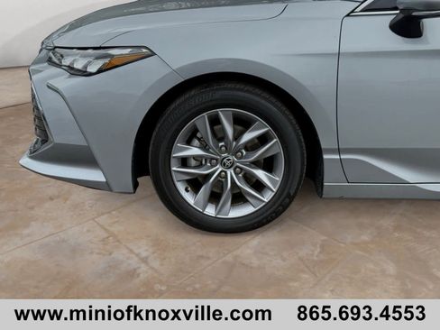 Used 2022 Toyota Avalon XLE w/ Moonroof Package image 9